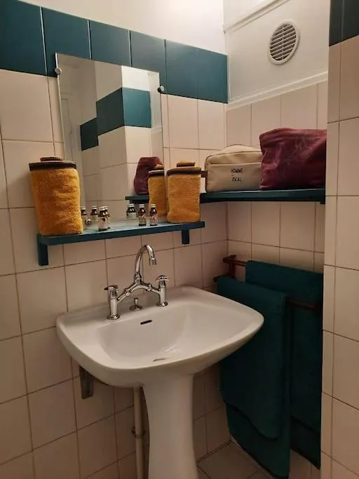Studio De Charme Pour Sejour Tranquille A Deux Meyzieu 0*,
